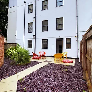 Holiday home Rodney House By Mgroupsa, Cheltenham