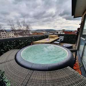 Apartment Penthouse With Hot Tub & Views 24, Cheltenham